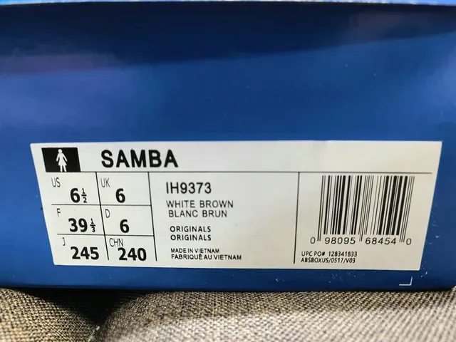 Adidas Tênis Lifestyle Marrom Bege Superior de Tecido Textil Perfuração no Dedo 22