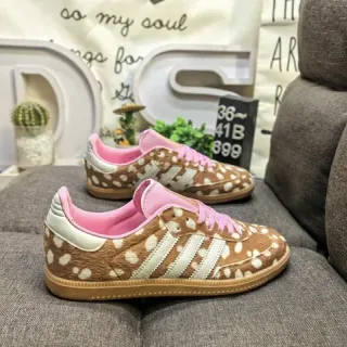 Adidas بني وردي منقط العلوي بطانة وأربطة أسلوب حياة أحذية رياضية