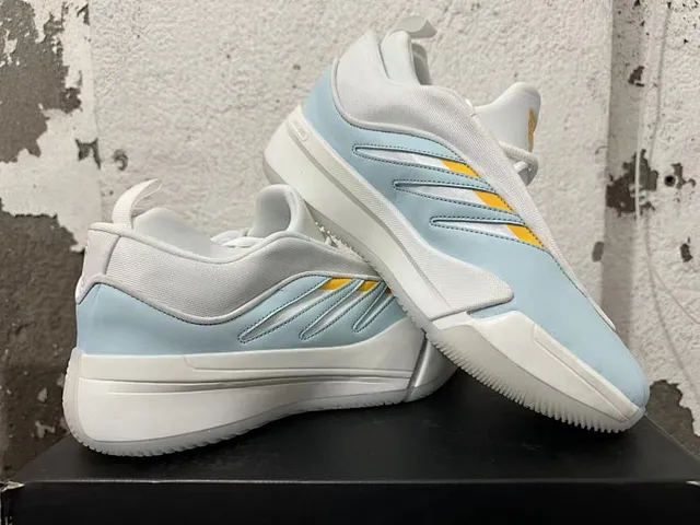 Adidas Dame 9 Blanco Azul Claro Amarillo Zapatos de Baloncesto 2