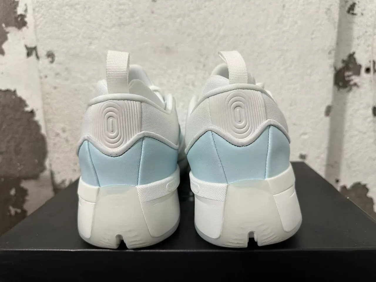 Adidas Dame 9 Blanco Azul Claro Amarillo Zapatos de Baloncesto 3