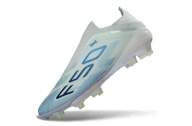 Adidas F50 Blanc Bleu Chaussures de Football Basse Tige Ajustement Chaussette Transparente Iridescente Semelle Terrain Ferme 3