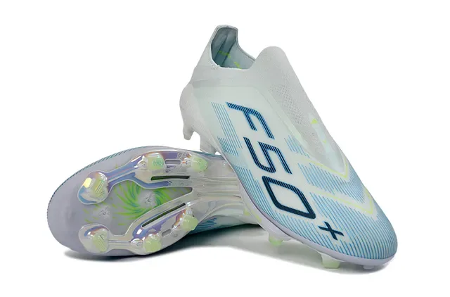Adidas F50 Blanc Bleu Chaussures de Football Basse Tige Ajustement Chaussette Transparente Iridescente Semelle Terrain Ferme 4