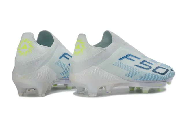 Adidas F50 Blanc Bleu Chaussures de Football Basse Tige Ajustement Chaussette Transparente Iridescente Semelle Terrain Ferme 5