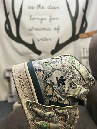 Adidas Forum Hi Currency-Print Chaussures lifestyle ailées 3
