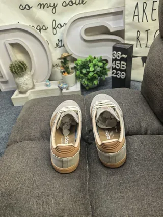 Adidas رمادي بيج أحذية لايف ستايل منخفضة أعلى من السويد 8
