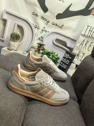 Adidas رمادي بيج أحذية لايف ستايل منخفضة أعلى من السويد 9