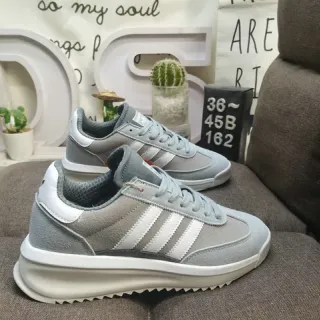 أदيدास رمادي وأبيض Retro Runner Silhouette سويد وصناعي علي سنيكرز लايف ستايل
