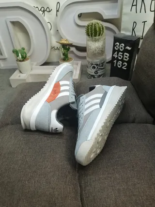 Adidas Gris y Blanco Retro Runner Silhouette Ante y Sintético Superior Lifestyle Sneakers 6
