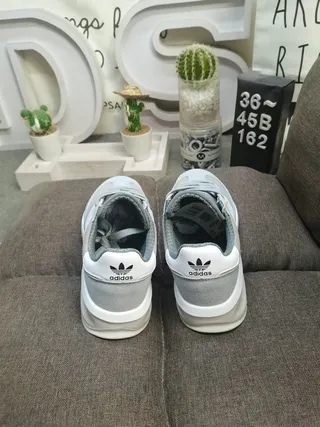 Adidas Gris y Blanco Retro Runner Silhouette Ante y Sintético Superior Lifestyle Sneakers 8