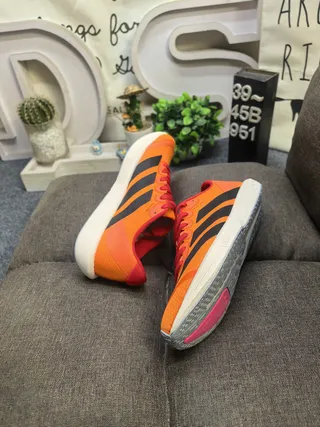 Adidas 橙红色轻量级竞速轮廓网面跑鞋 6