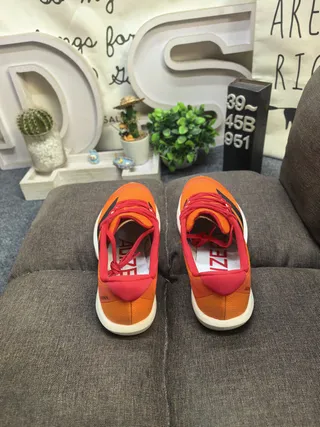 Adidas 橙红色轻量级竞速轮廓网面跑鞋 8