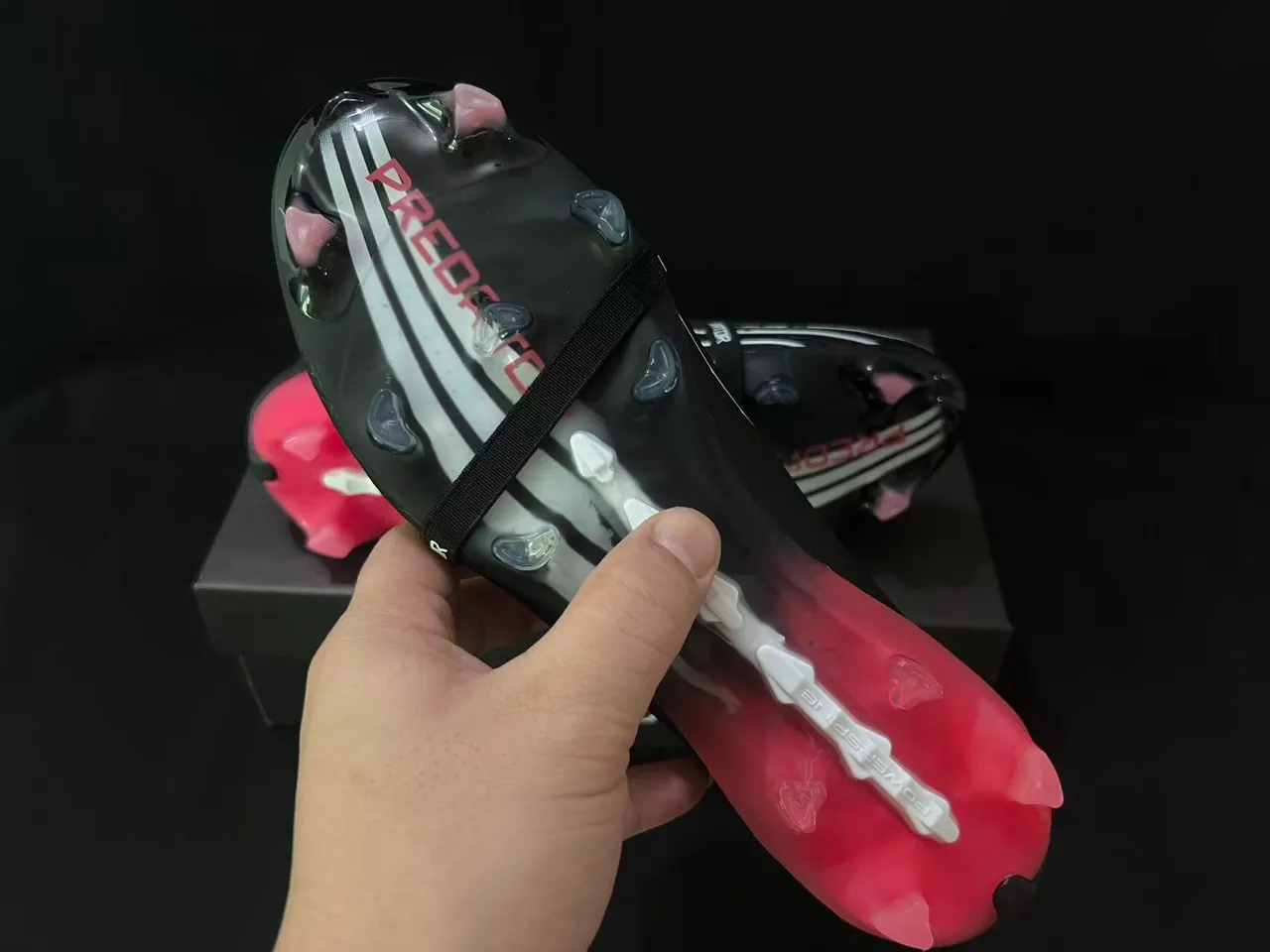 Adidas Predator أسود أحمر رباط غير متماثل قاعدة TPU المولدة أرضية صلبة أحذية كرة القدم 2