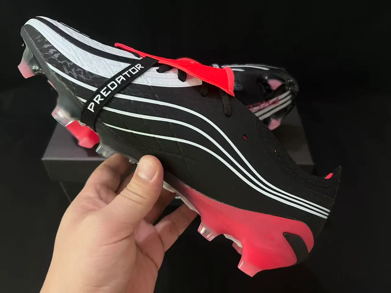 Adidas Predator أسود أحمر رباط غير متماثل قاعدة TPU المولدة أرضية صلبة أحذية كرة القدم 4