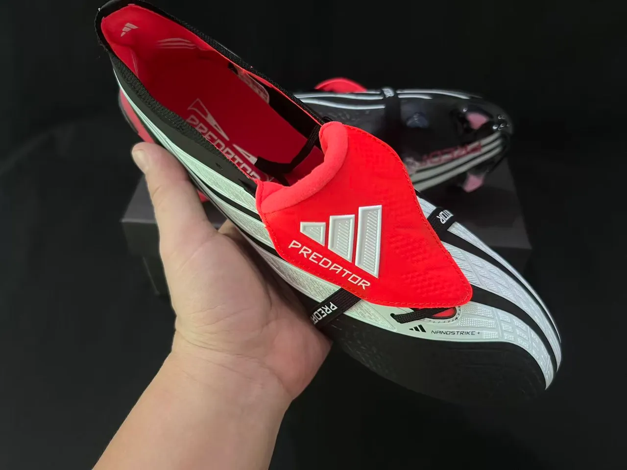 Adidas Predator أسود أحمر رباط غير متماثل قاعدة TPU المولدة أرضية صلبة أحذية كرة القدم 5