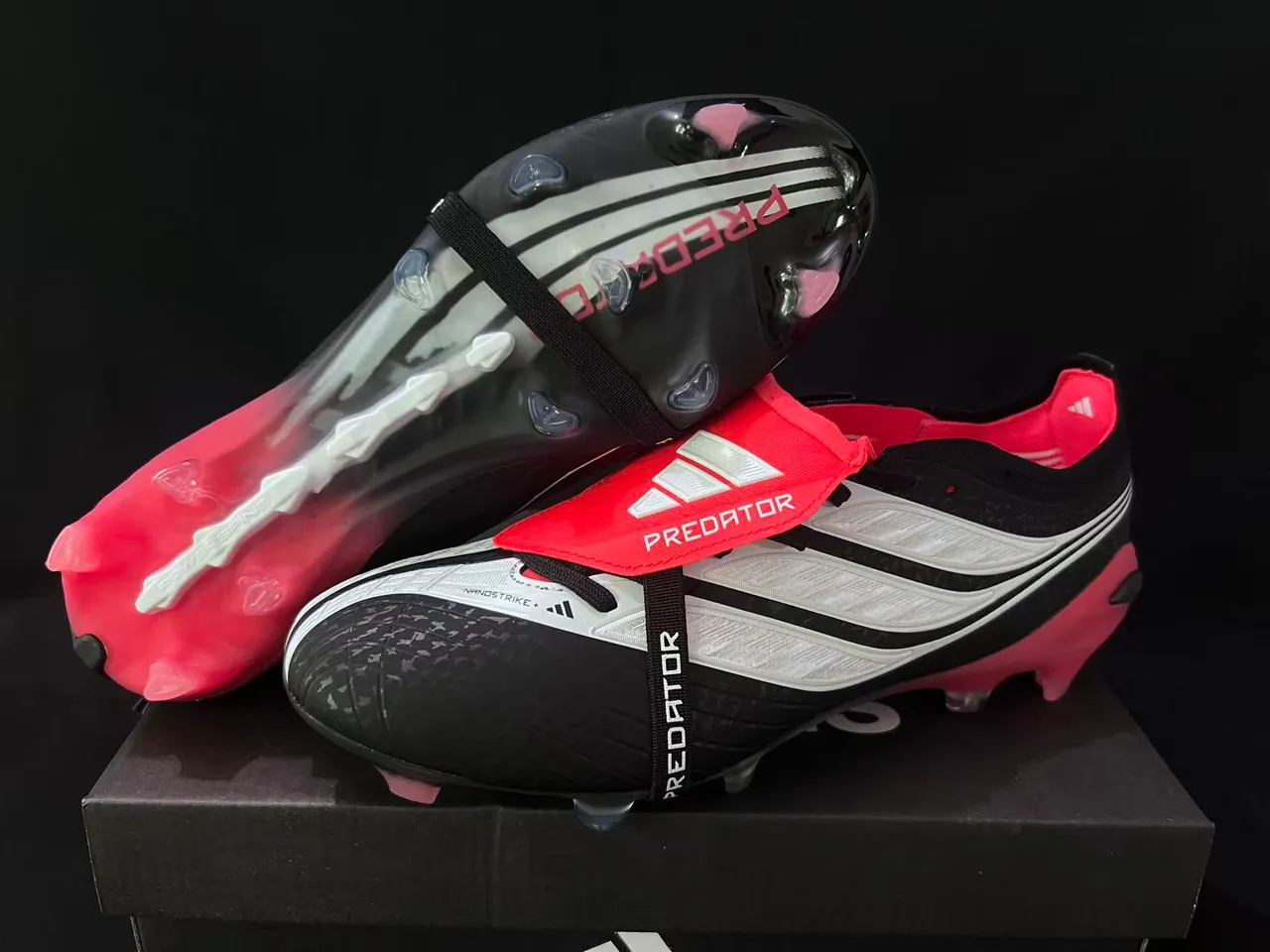 Adidas Predator أسود أحمر رباط غير متماثل قاعدة TPU المولدة أرضية صلبة أحذية كرة القدم 8