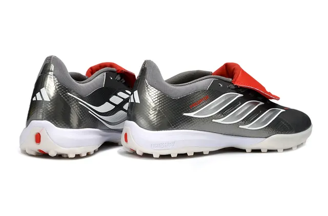 Adidas Predator Grey Red बिना लेस के पट्टा बंदी धातु चांदी टेक्स्चर्ड ऊपरी टर्फ फुटबॉल जूते 6