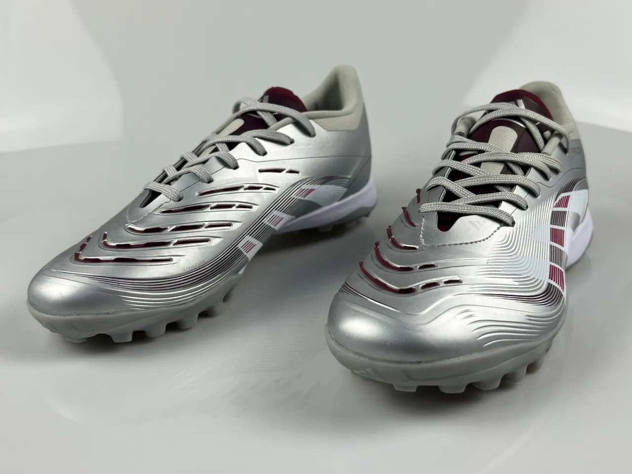 Adidas Predator Argent Bordeaux Métallique Synthétique Haut Rayures Marron Accents Gazon Artificiel Chaussures de Football 3