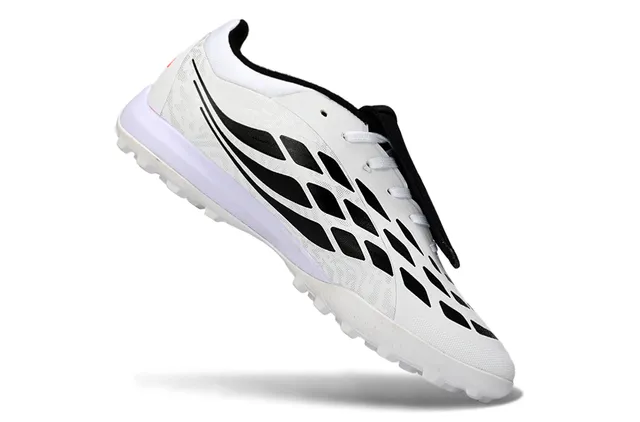 Adidas Predator Tênis de futebol Turf branco e rosa sintético texturizado com design de três listras em gradiente 2