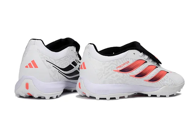 Adidas Predator Tênis de futebol Turf branco e rosa sintético texturizado com design de três listras em gradiente 5