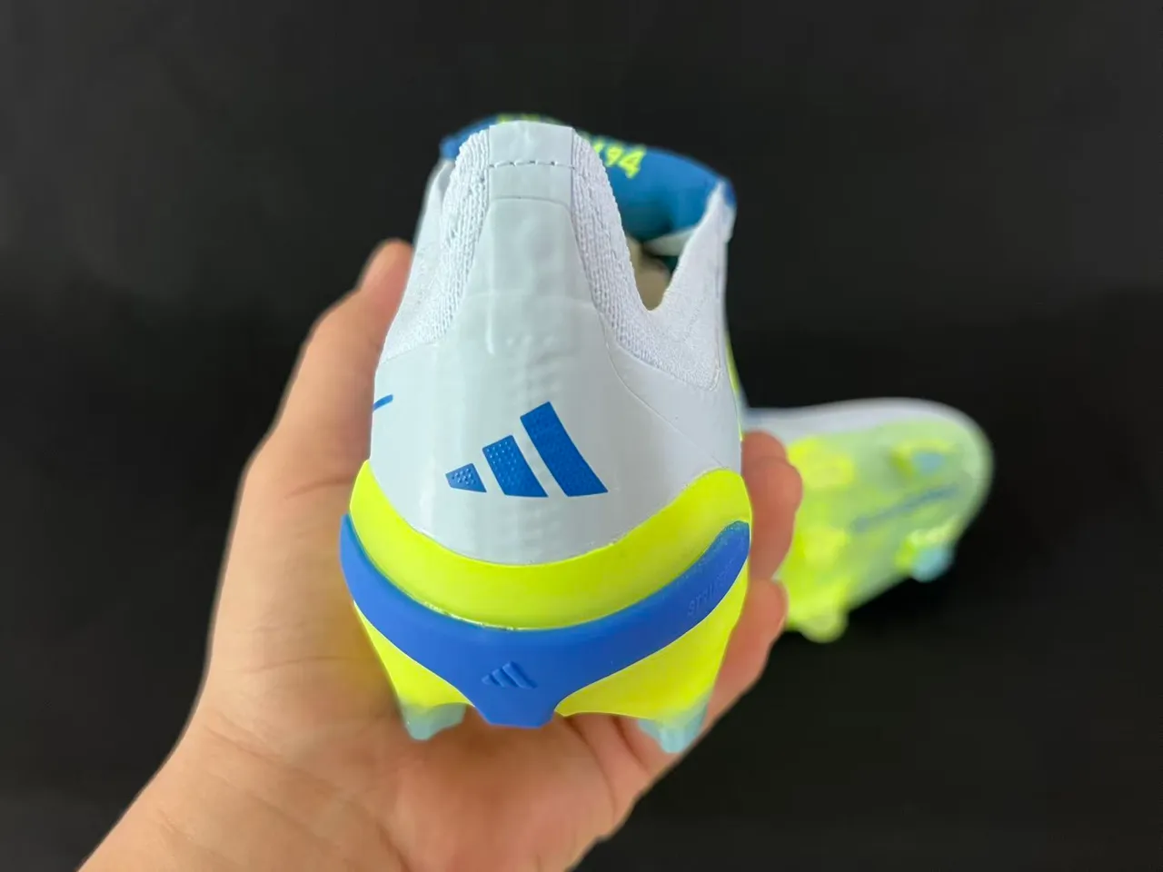 Adidas Predator Botas de fútbol blanco y amarillo de corte bajo para terreno firme 3