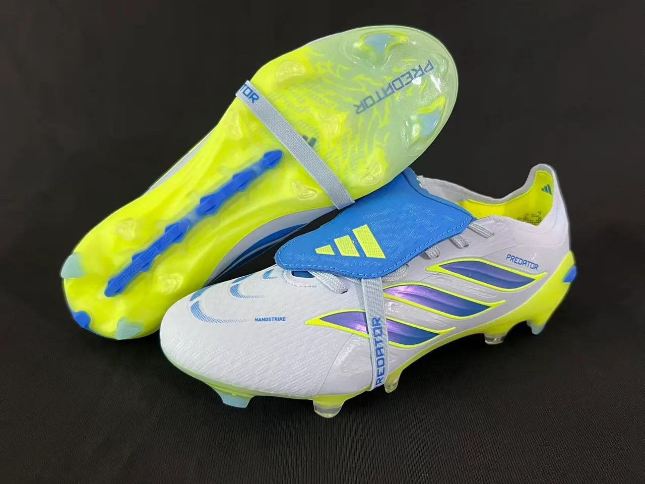 Adidas Predator Botas de fútbol blanco y amarillo de corte bajo para terreno firme 7