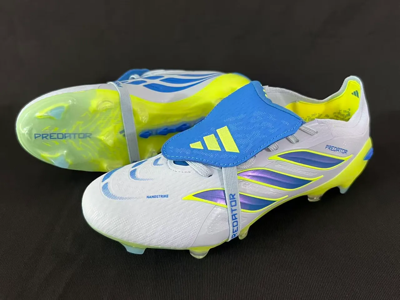 Adidas Predator Botas de fútbol blanco y amarillo de corte bajo para terreno firme 8