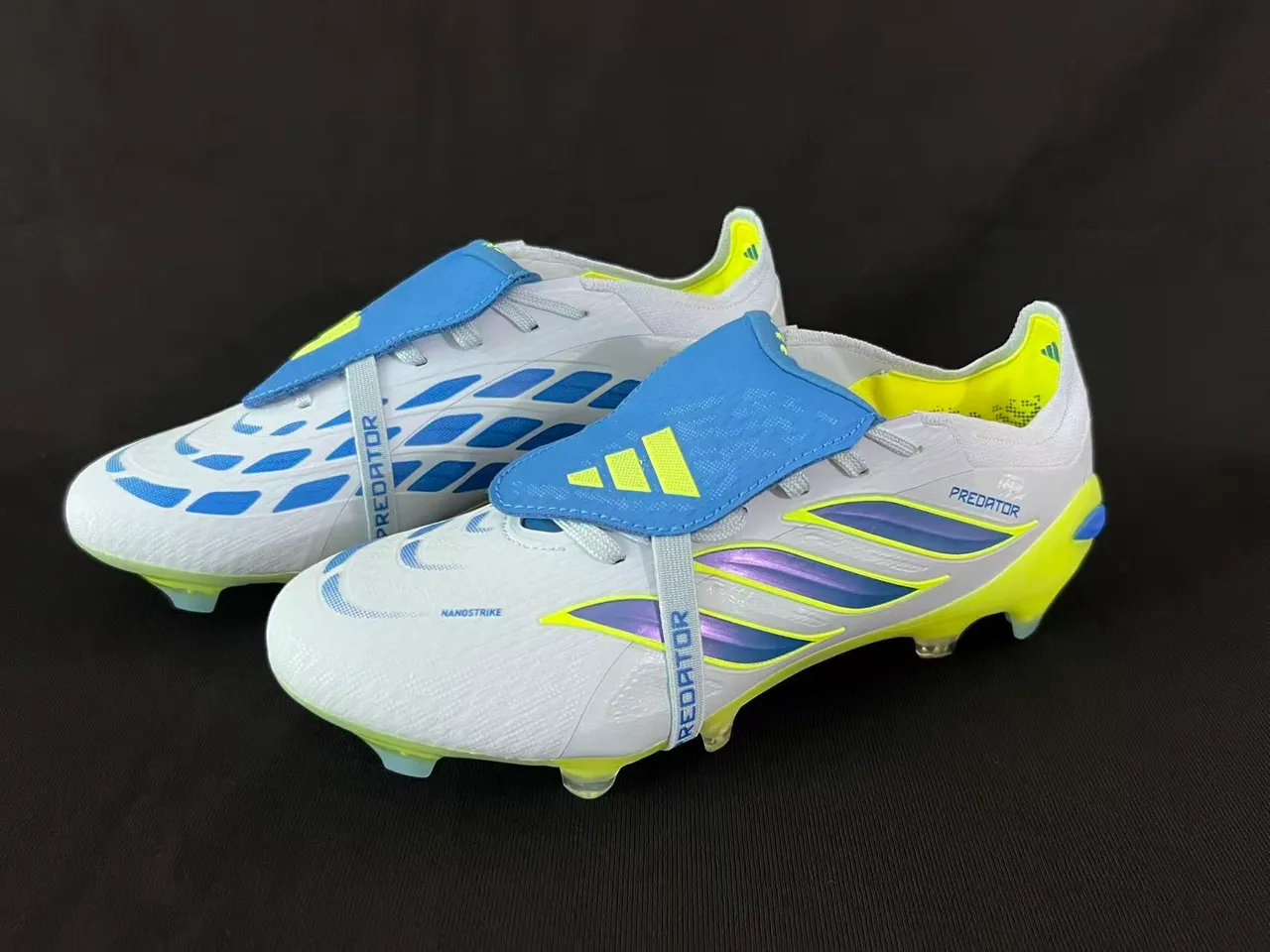 Adidas Predator Botas de fútbol blanco y amarillo de corte bajo para terreno firme 9