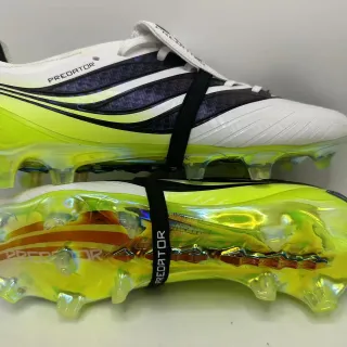 Adidas Predator Bottine de football blanche et jaune coupe basse semelle iridescente translucide sol ferme chaussures de soccer