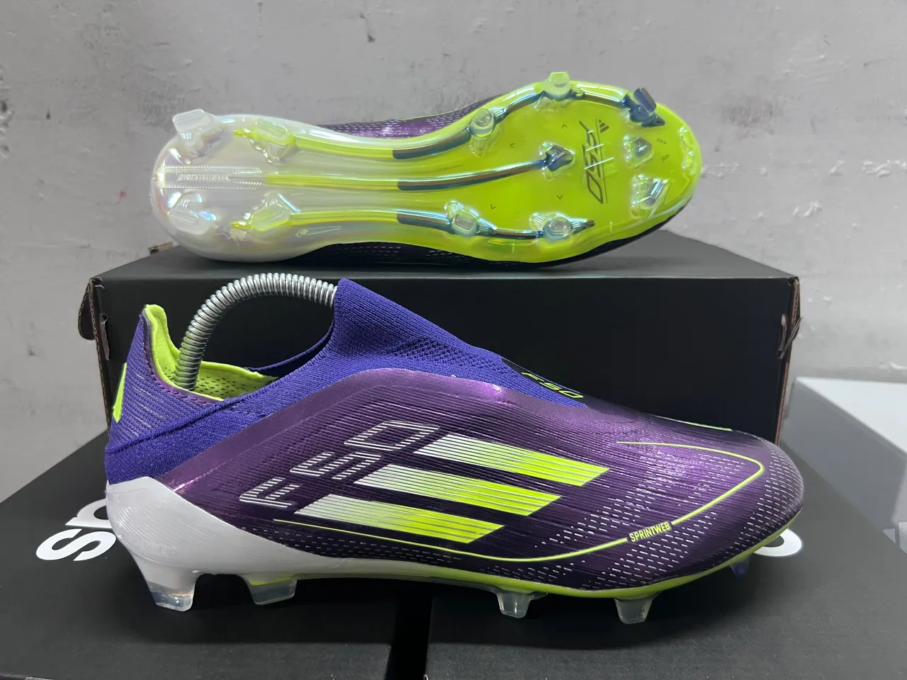 Adidas Violet Jaune Bas Coupé Col Ajustement Chaussette Texturé Synthétique Supérieur Sol Ferme Chaussures de Football 9