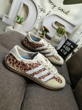 Adidas Samba Beige Brown Woven Leopard-Pattern Upper Three-Stripe Side Panel Lifestyle Sneakers 9