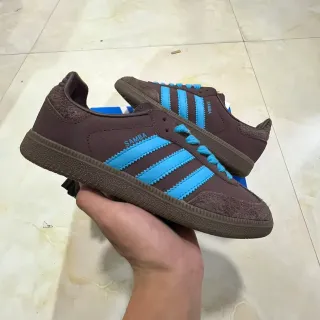 Adidas Samba أحذية رياضية بنية وزرقاء نمط حياة