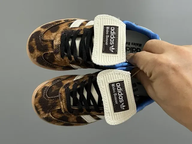 Adidas Samba OG rosa prata tênis lifestyle 23