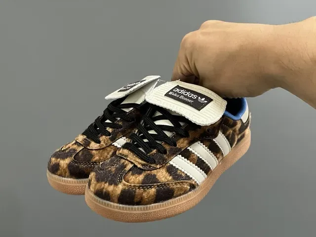 Adidas Samba OG rosa prata tênis lifestyle 24
