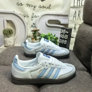 أحذية Adidas Samba أبيض وأزرق فاتح للأسلوب الحياتي