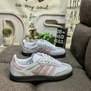 Adidas Samba حذاء رياضي أبيض ووردي أسلوب حياة