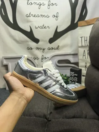 Adidas Sneakers Lifestyle Argent Blanc Métallique Supérieur avec Trois Bandes 5