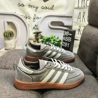 Adidas Spezial أحذية رياضية لايف ستايل من جلد مسامي رمادي وشريط كريمي