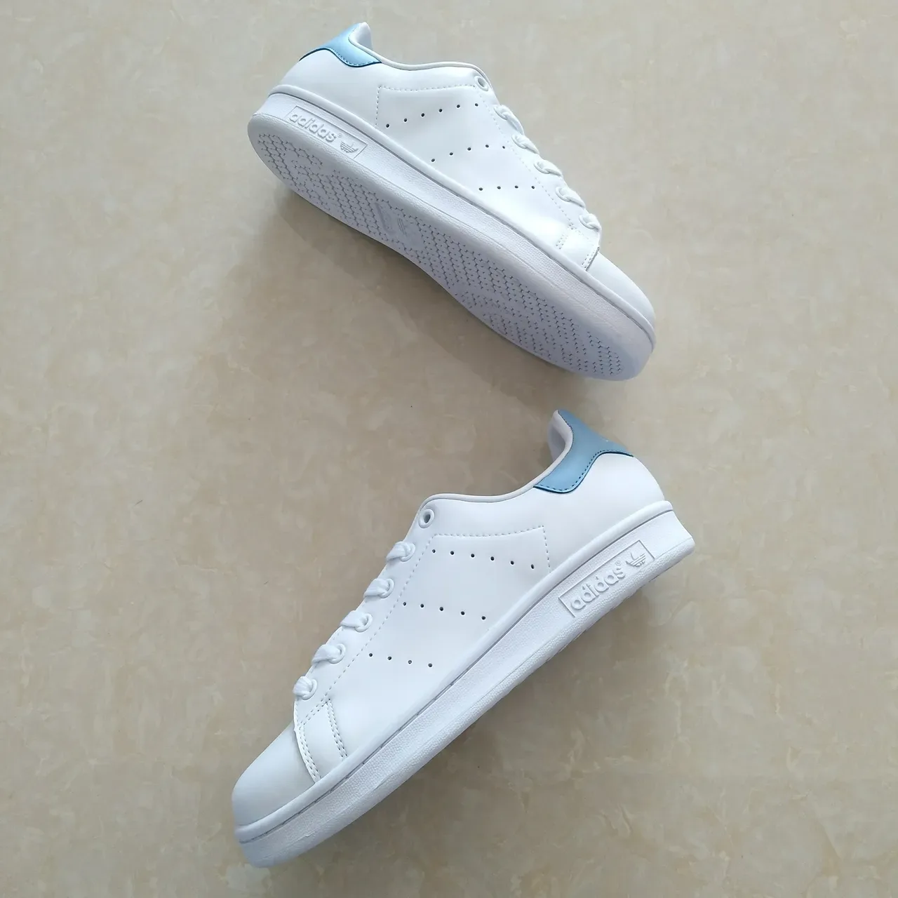 Adidas Stan Smith sneakers lifestyle blanc et bleu clair 9