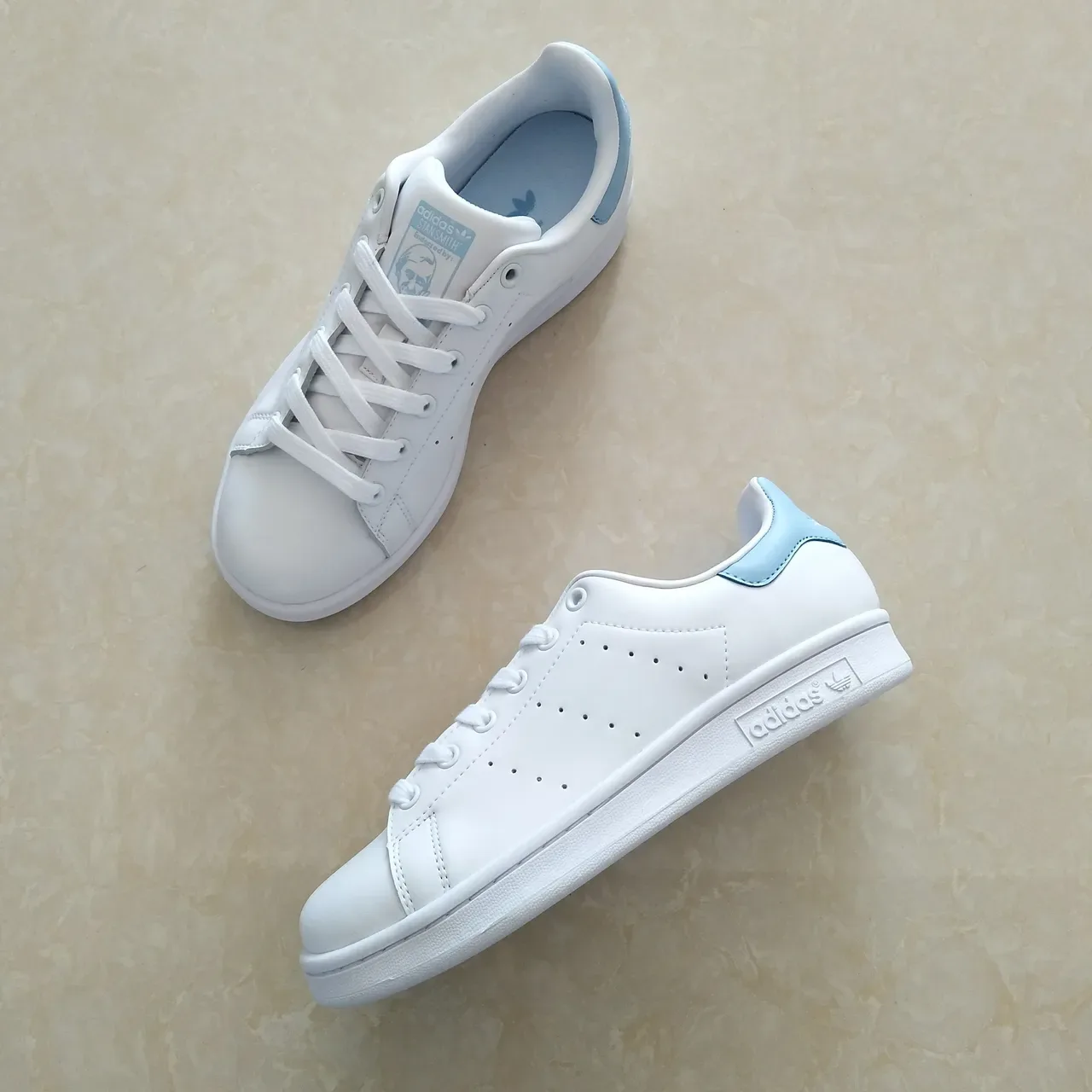 Adidas Stan Smith sneakers lifestyle blanc et bleu clair 11