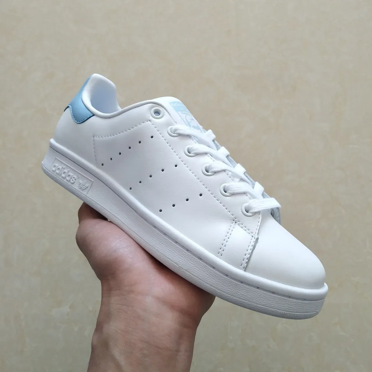 Adidas Stan Smith sneakers lifestyle blanc et bleu clair 12