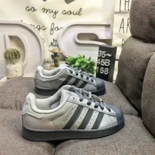 Adidas Superstar حذاء أسلوب حياة رمادي وأسود