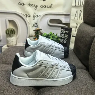 Adidas Superstar أحذية رياضية للأسلوب رمادي فاتح وأسود
