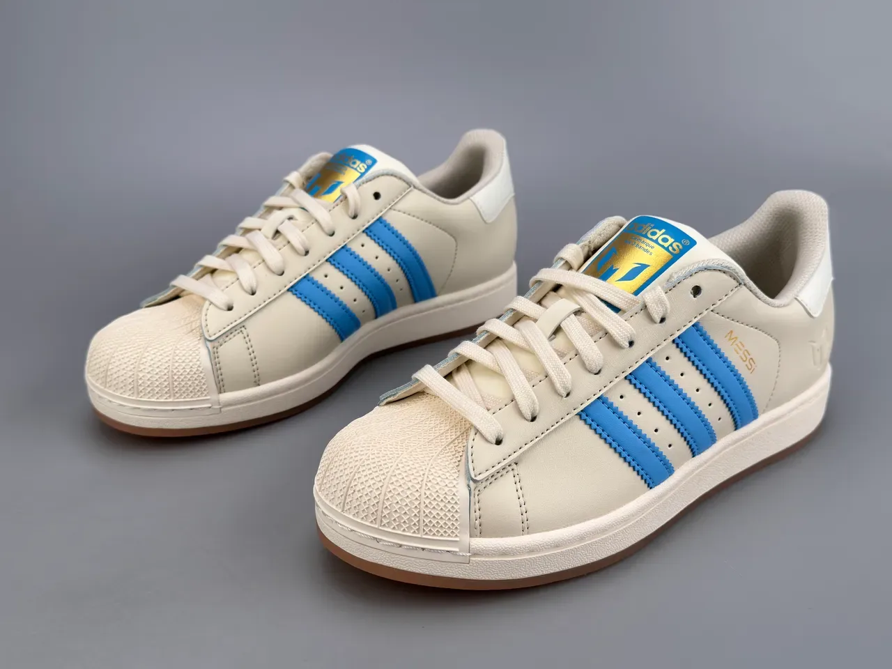 أديداس سوبرستار Off-White و Blue سنيكرز أسلوب الحياة 5