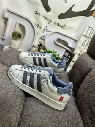 Adidas Superstar Off-White और Royal Blue सिलवाया घोड़ा जीवनशैली जूते 7
