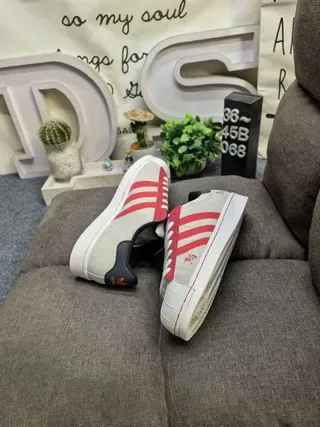 Adidas Superstar Off-White और Royal Blue सिलवाया घोड़ा जीवनशैली जूते 16