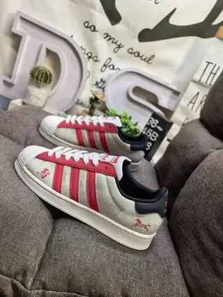Adidas Superstar Off-White और Royal Blue सिलवाया घोड़ा जीवनशैली जूते 17