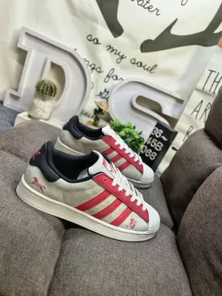 Adidas Superstar Off-White और Royal Blue सिलवाया घोड़ा जीवनशैली जूते 19
