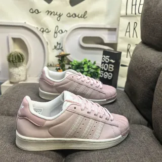 Adidas Superstar حذاء رياضي وردي فاتح للنمط الحياتي