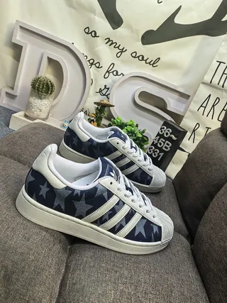 Adidas Superstar Chaussures Lifestyle Navy et Blanc à Impressions Stellaires 9