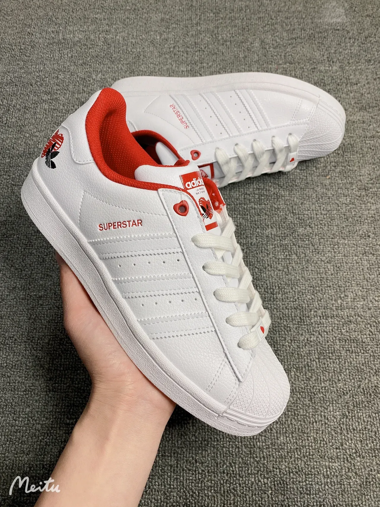 Adidas Superstar tênis lifestyle coração branco vermelho 4